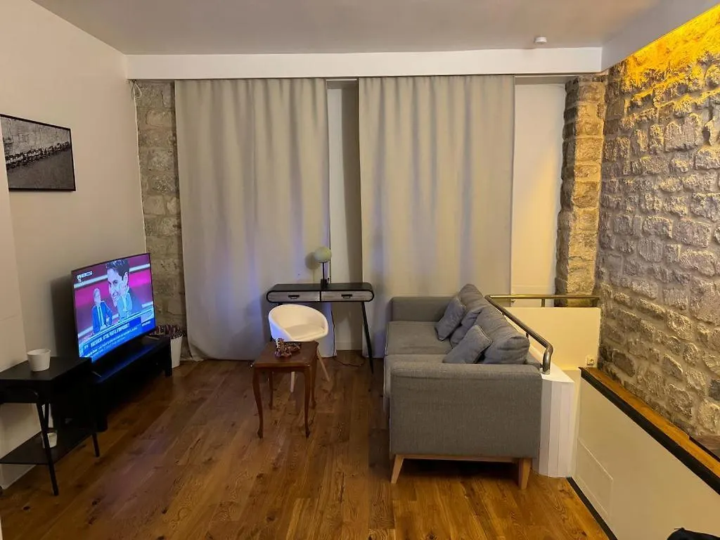 Amy Apartment Paris