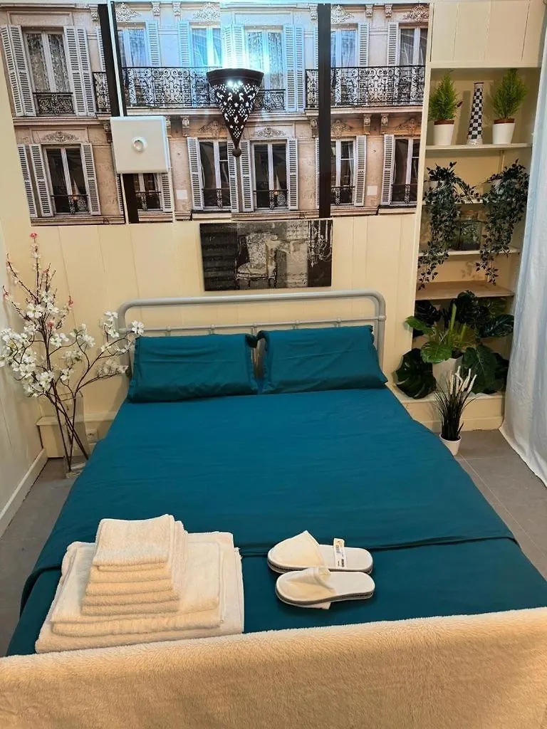 Amy Apartment Paris